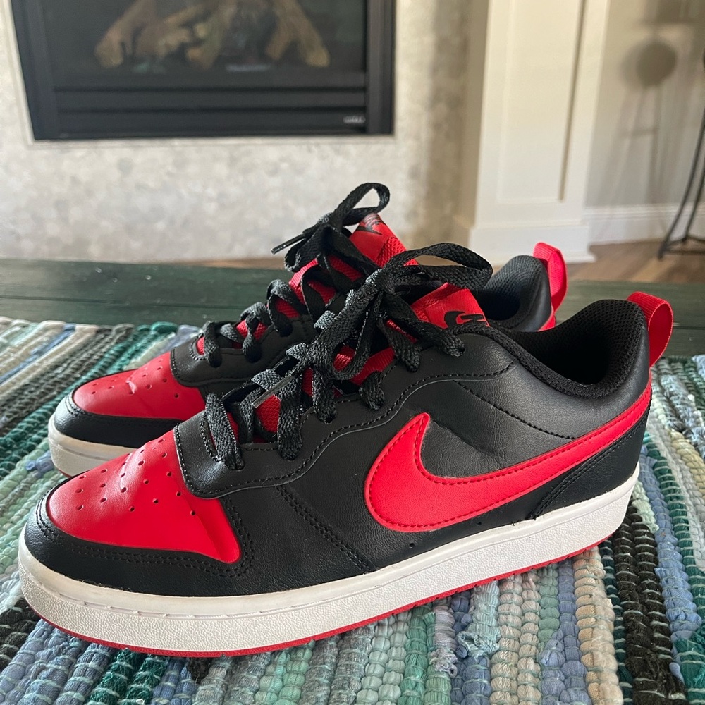 Nike Court Borough Low 2 Unisex Sneaker Sz 7 Y Black/Red Leather Shoes